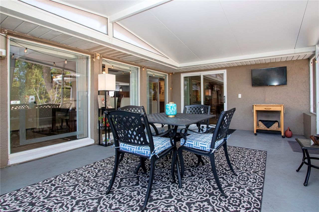 203 Amesbury Circle, Sun City Center, FL 33573 Photo