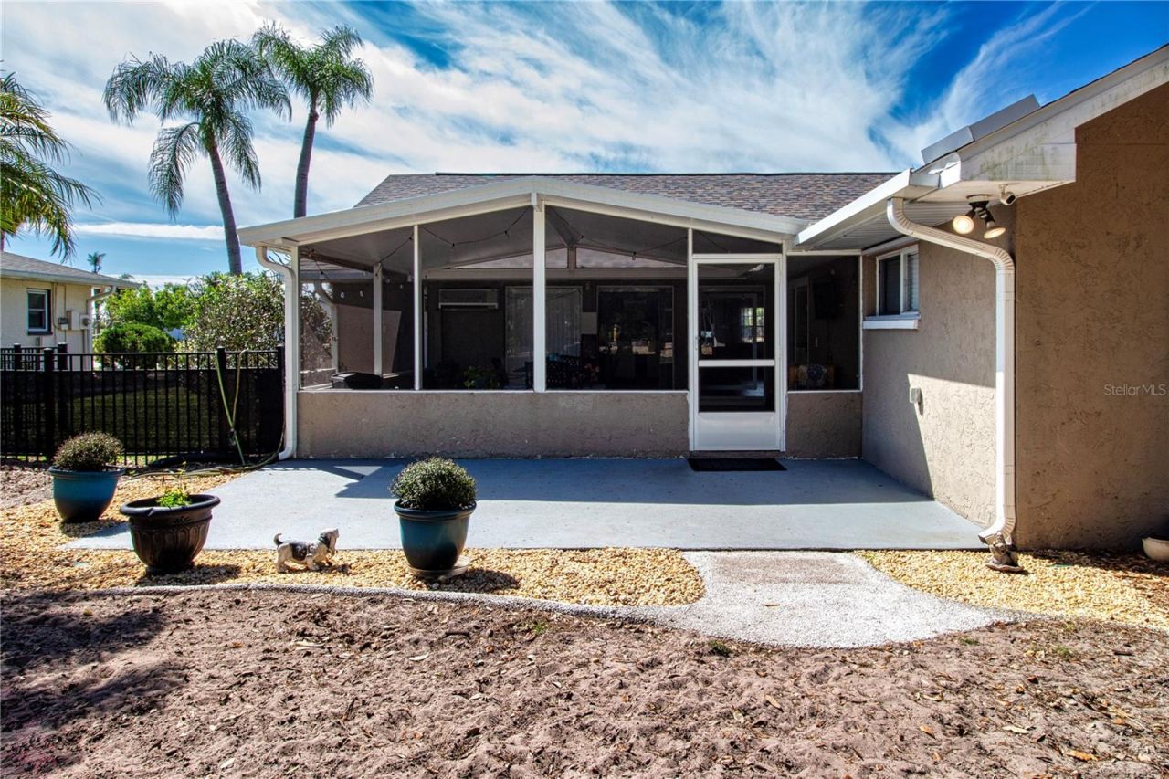 203 Amesbury Circle, Sun City Center, FL 33573 Photo