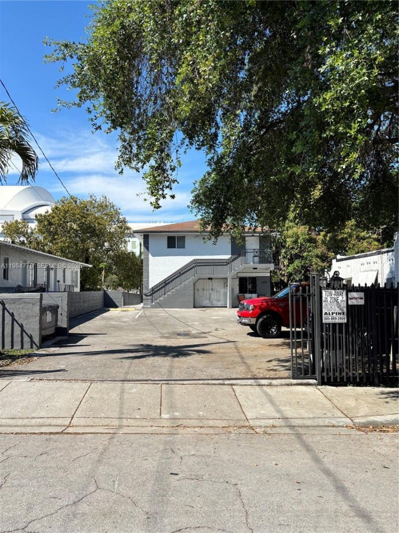 1429 NW 2nd St, Miami, FL 33125 Photo