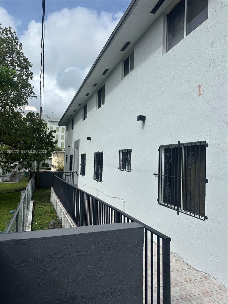 1429 NW 2nd St, Miami, FL 33125 Photo