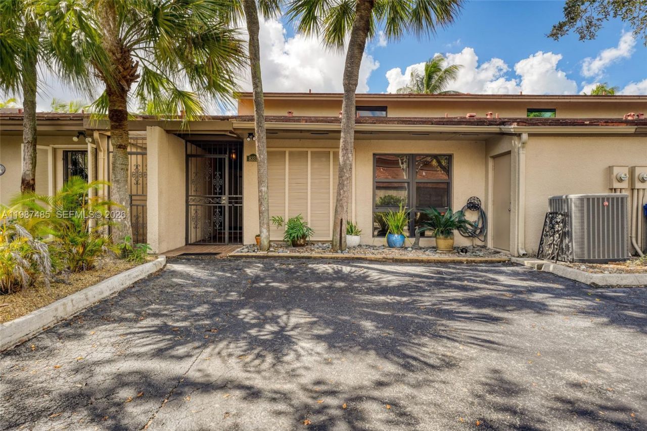 8352 Dundee Ter, Miami Lakes, FL 33016 Photo