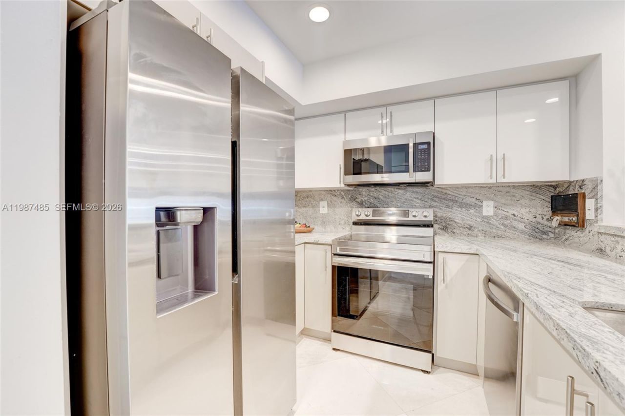 8352 Dundee Ter , Miami Lakes, FL 33016 Photo