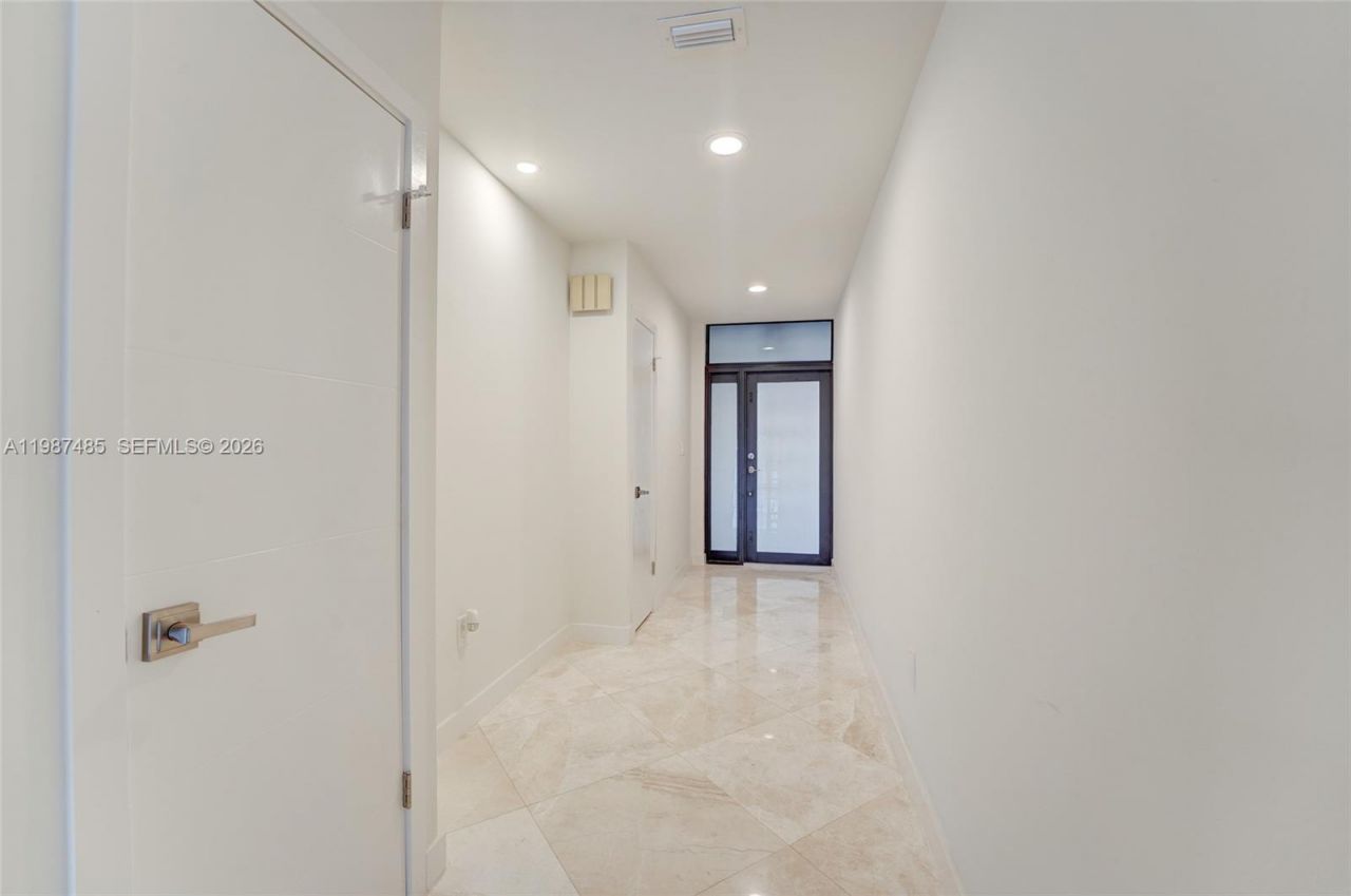 8352 Dundee Ter, Miami Lakes, FL 33016 Photo