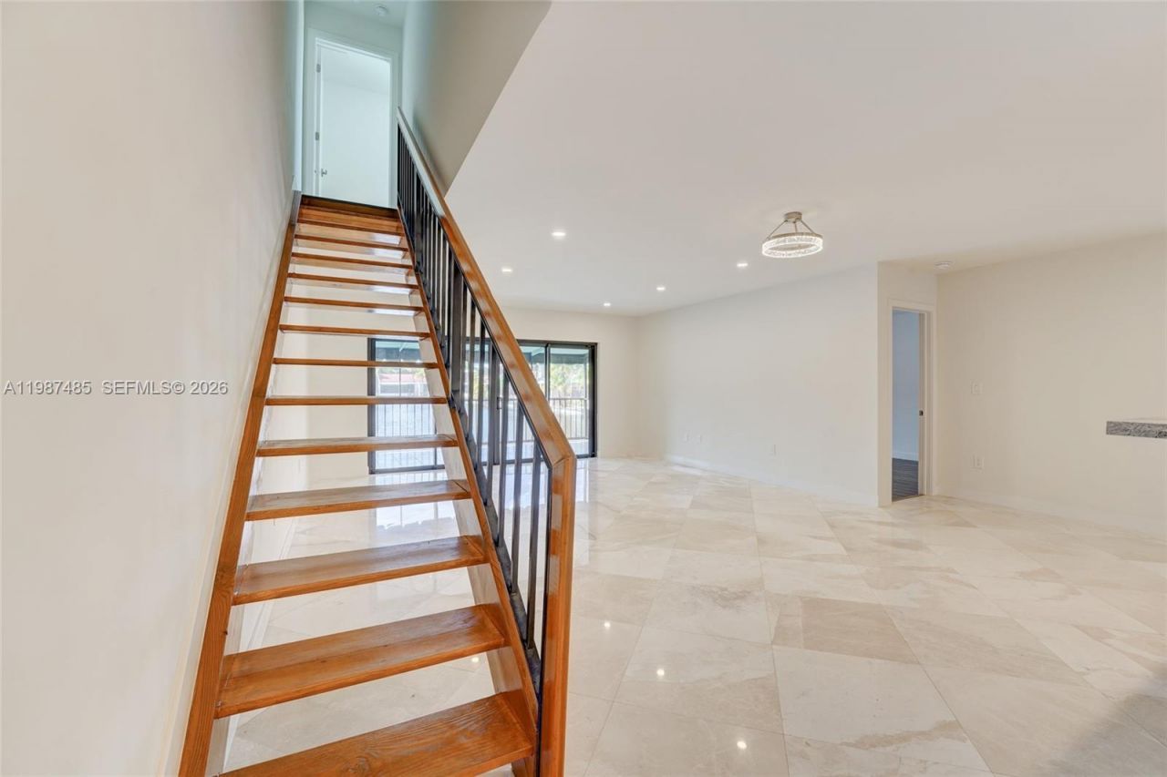 8352 Dundee Ter, Miami Lakes, FL 33016 Photo