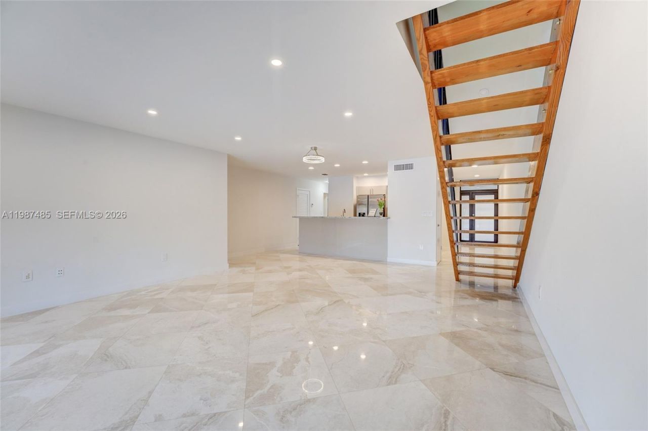 8352 Dundee Ter , Miami Lakes, FL 33016 Photo