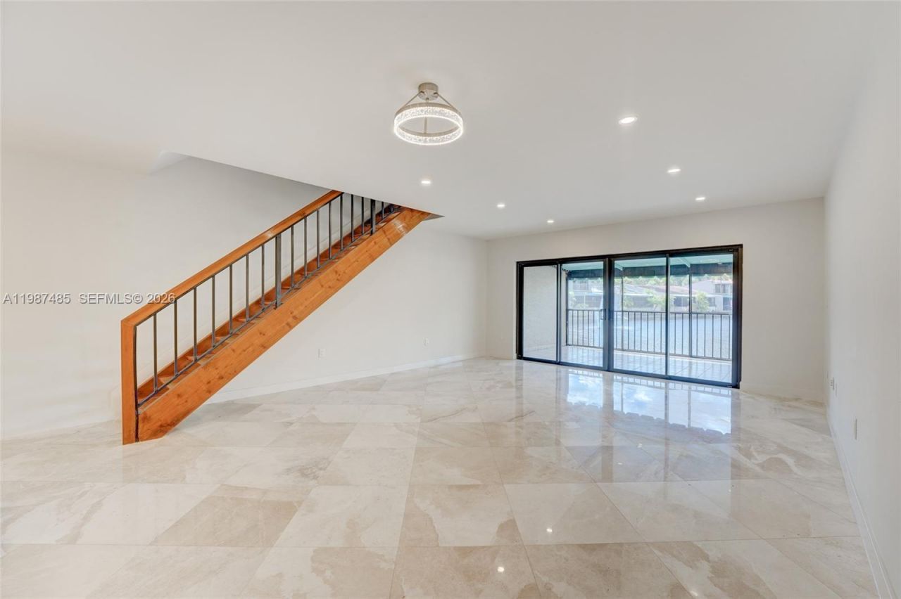 8352 Dundee Ter , Miami Lakes, FL 33016 Photo