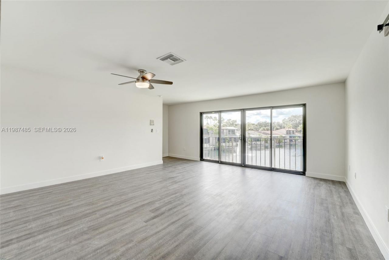 8352 Dundee Ter , Miami Lakes, FL 33016 Photo