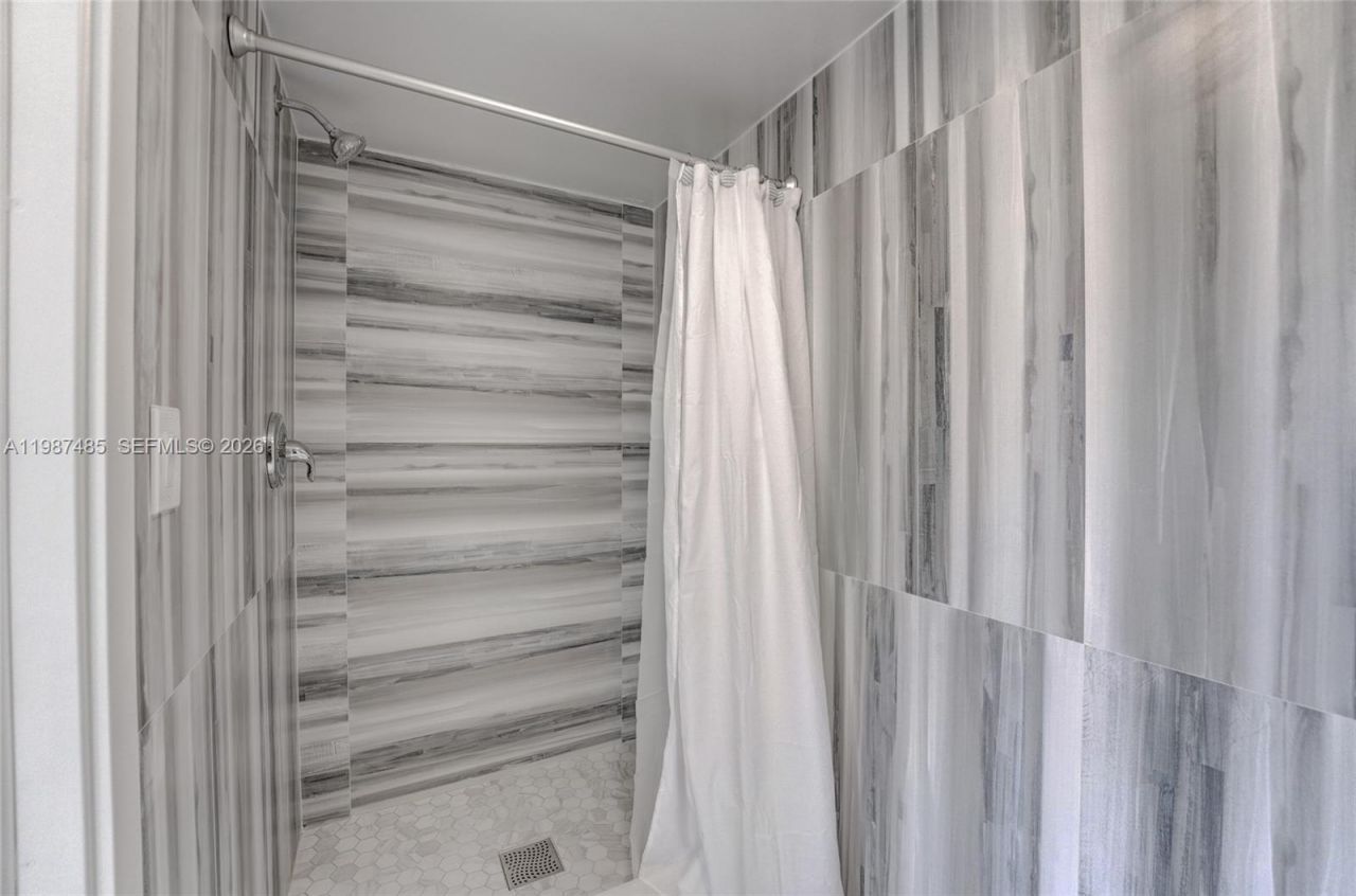 8352 Dundee Ter , Miami Lakes, FL 33016 Photo