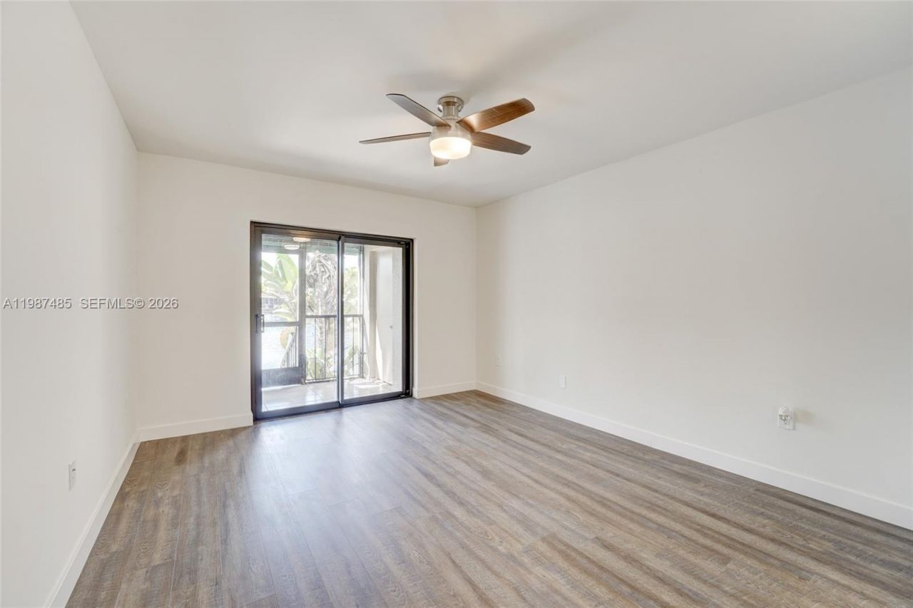 8352 Dundee Ter , Miami Lakes, FL 33016 Photo