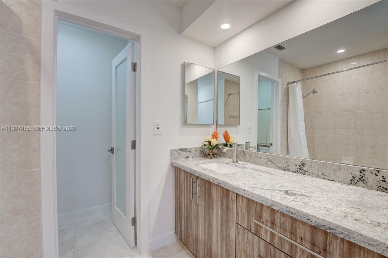 8352 Dundee Ter , Miami Lakes, FL 33016 Photo