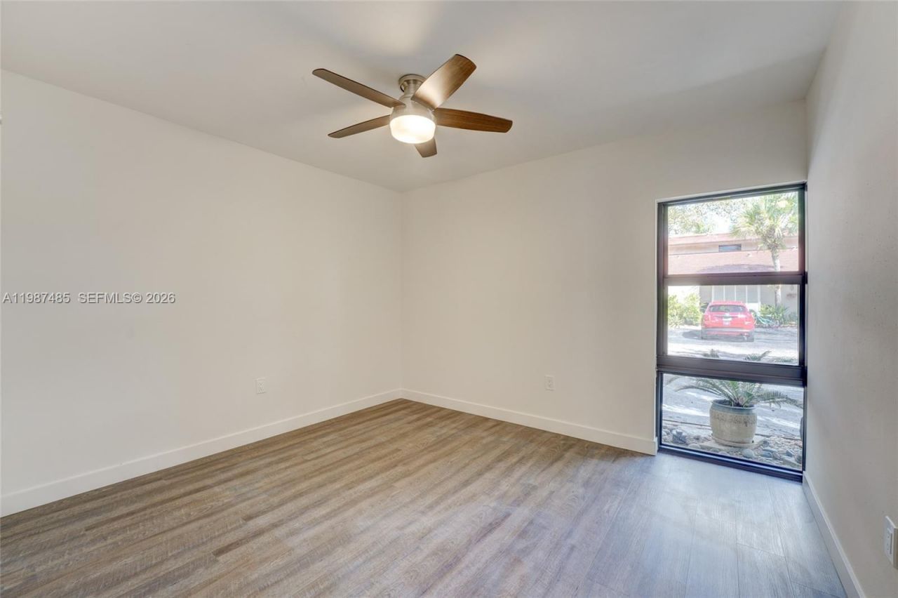 8352 Dundee Ter , Miami Lakes, FL 33016 Photo