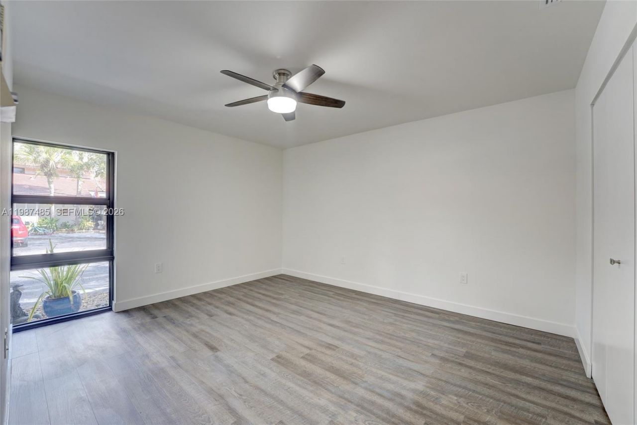 8352 Dundee Ter, Miami Lakes, FL 33016 Photo