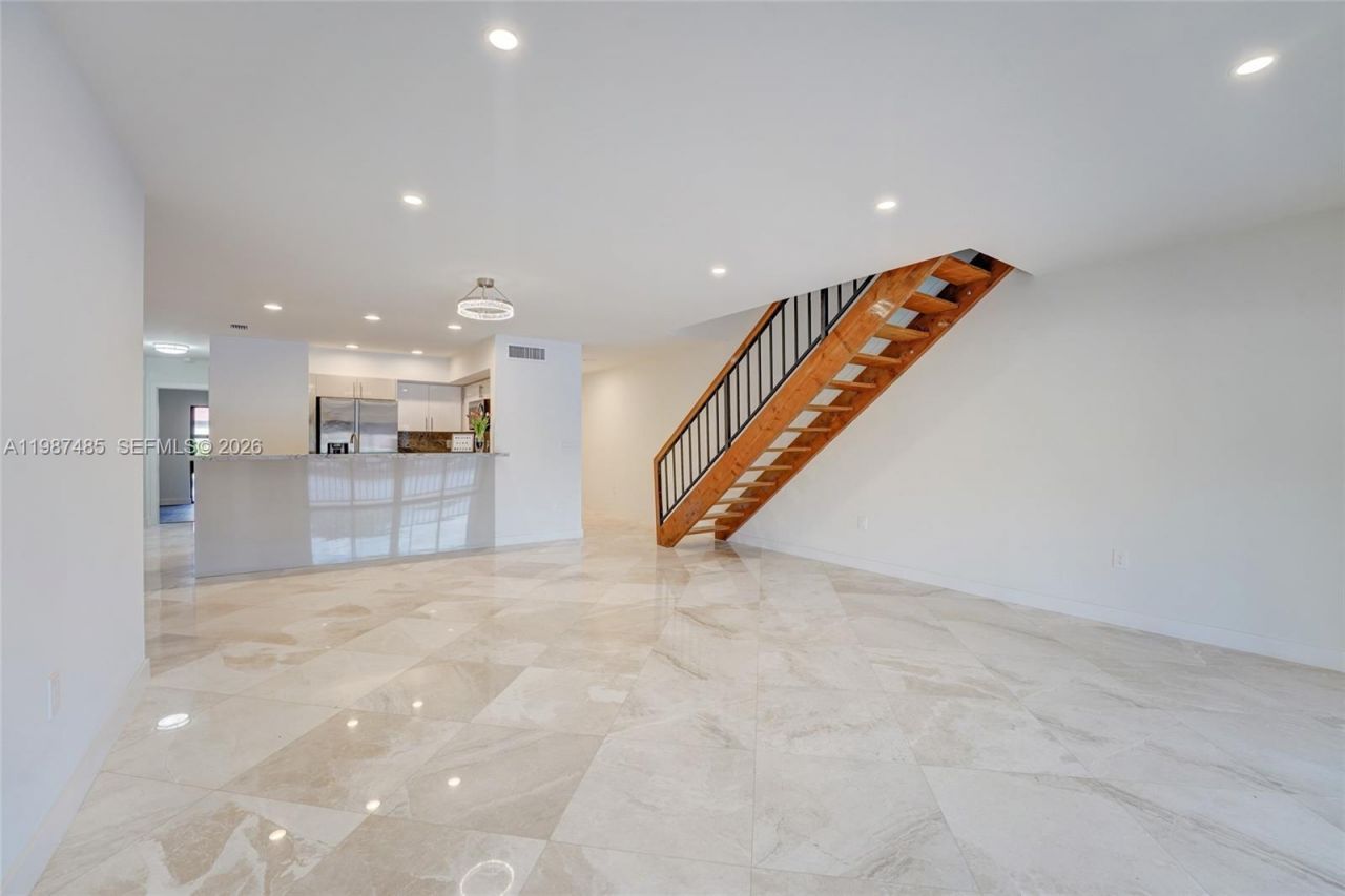 8352 Dundee Ter, Miami Lakes, FL 33016 Photo