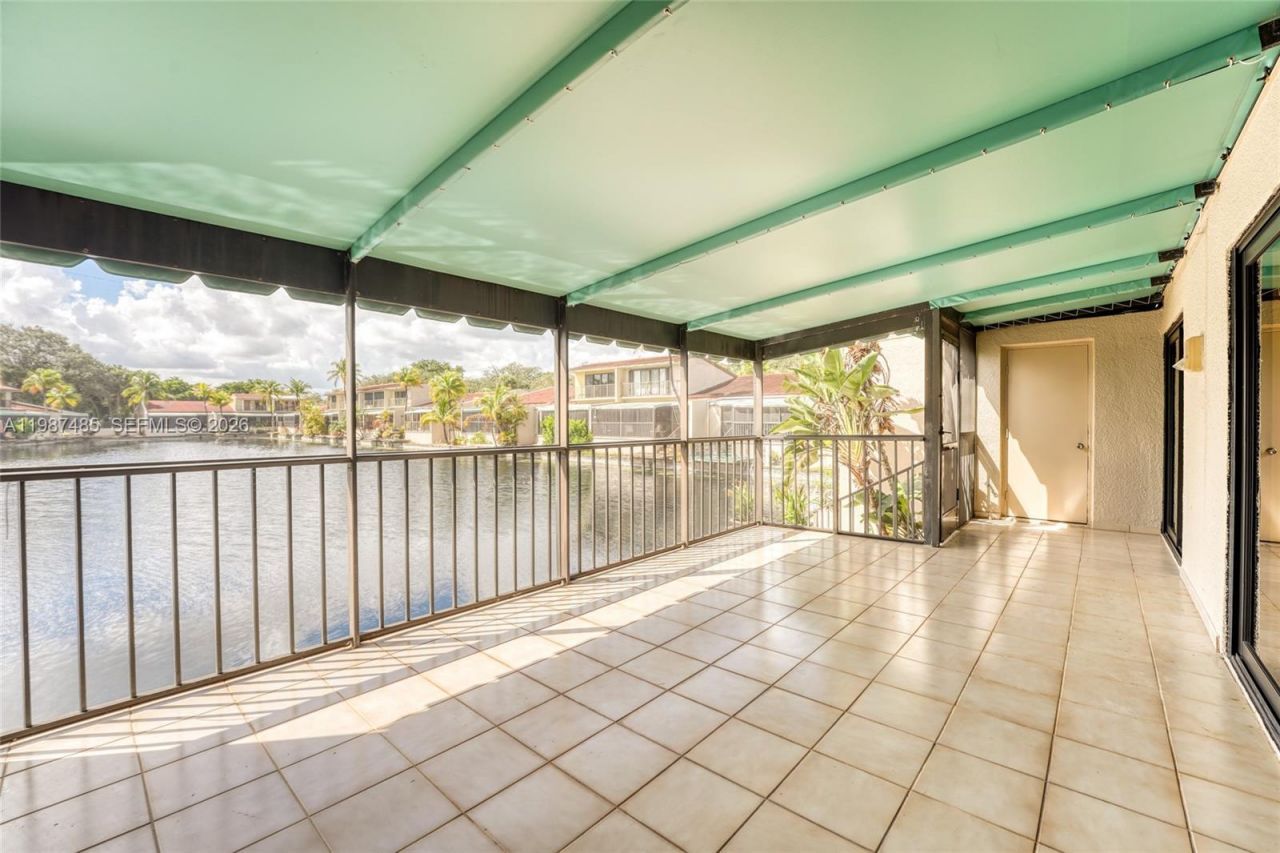 8352 Dundee Ter, Miami Lakes, FL 33016 Photo