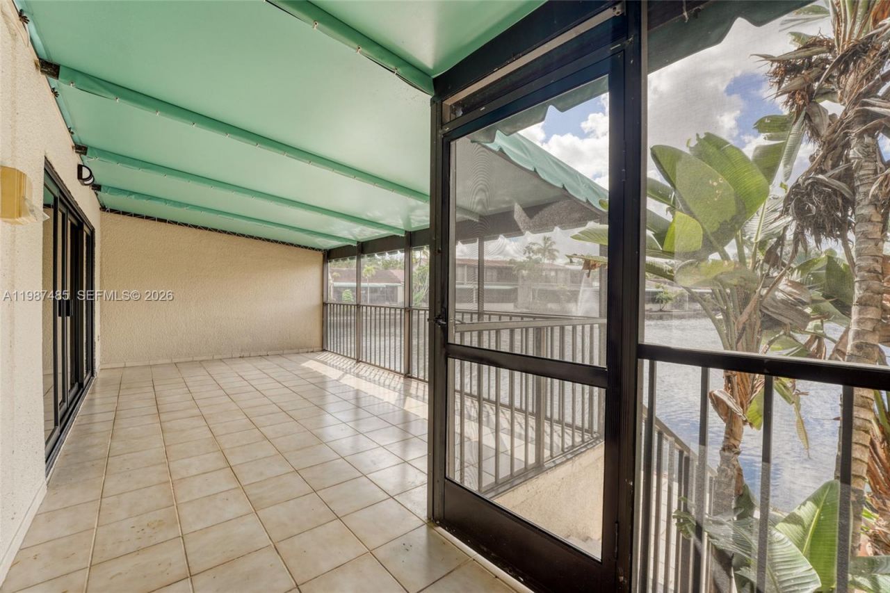 8352 Dundee Ter , Miami Lakes, FL 33016 Photo