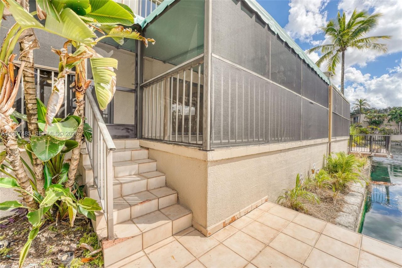 8352 Dundee Ter , Miami Lakes, FL 33016 Photo