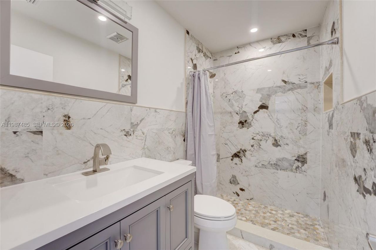 8352 Dundee Ter , Miami Lakes, FL 33016 Photo