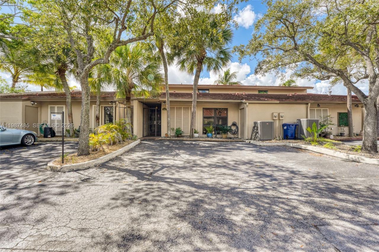 8352 Dundee Ter, Miami Lakes, FL 33016 Photo