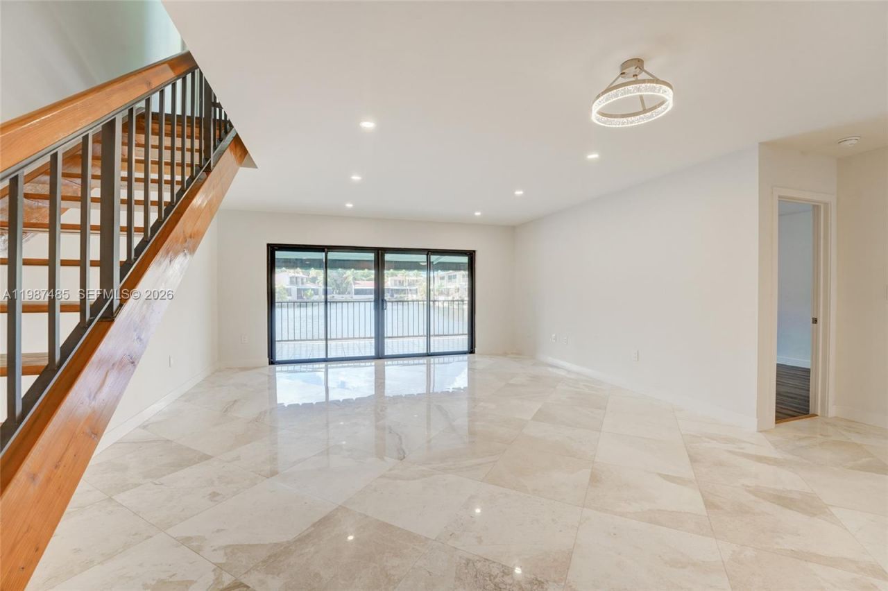 8352 Dundee Ter, Miami Lakes, FL 33016 Photo