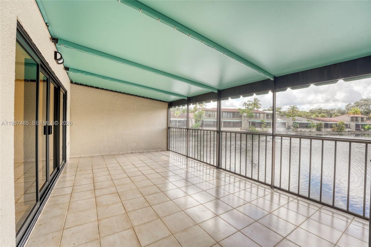 8352 Dundee Ter , Miami Lakes, FL 33016 Photo