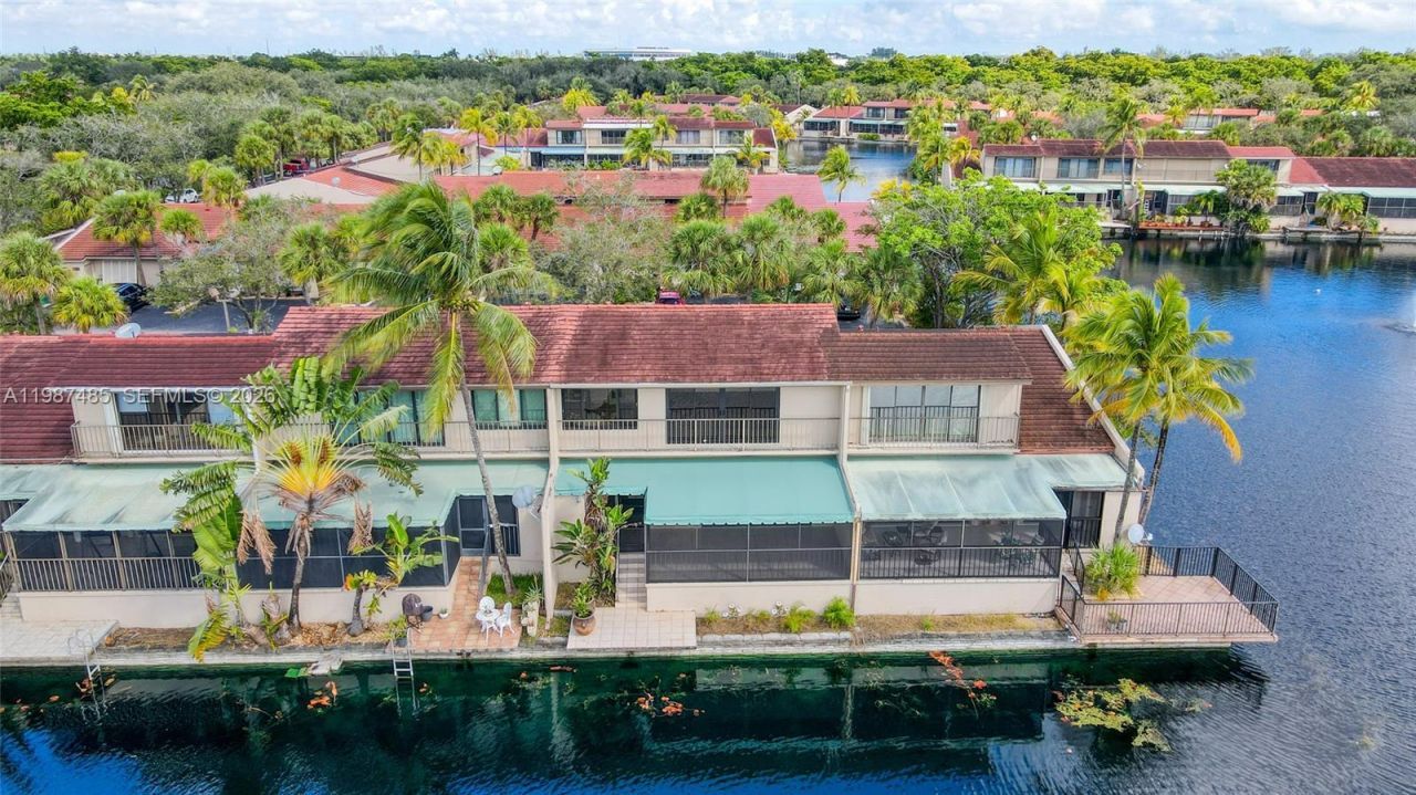 8352 Dundee Ter, Miami Lakes, FL 33016 Photo