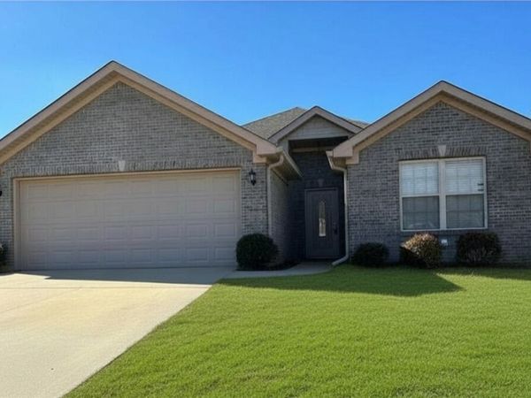 16379 Pottery Lane, Moundville, AL 35474