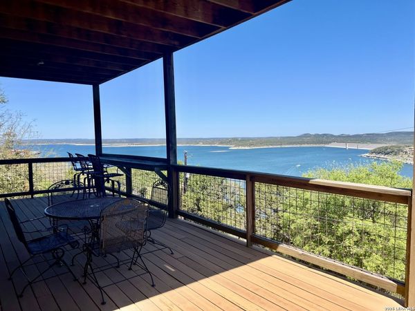 322 Kings Crown, Canyon Lake, TX 78133