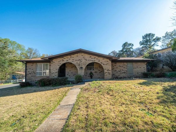 2301 HOBSON Avenue, Hot Springs, AR 71913