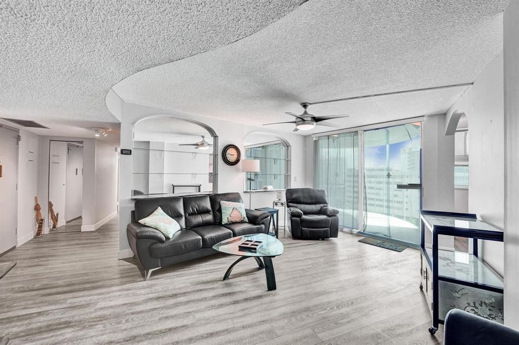 100 Golden Isles Drive, Unit 815, Hallandale Beach, FL 33009 Photo