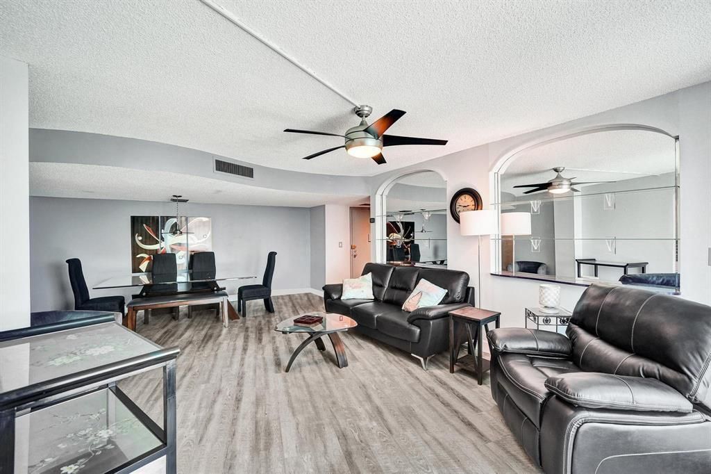 100 Golden Isles Drive, Unit 815, Hallandale Beach, FL 33009 Photo