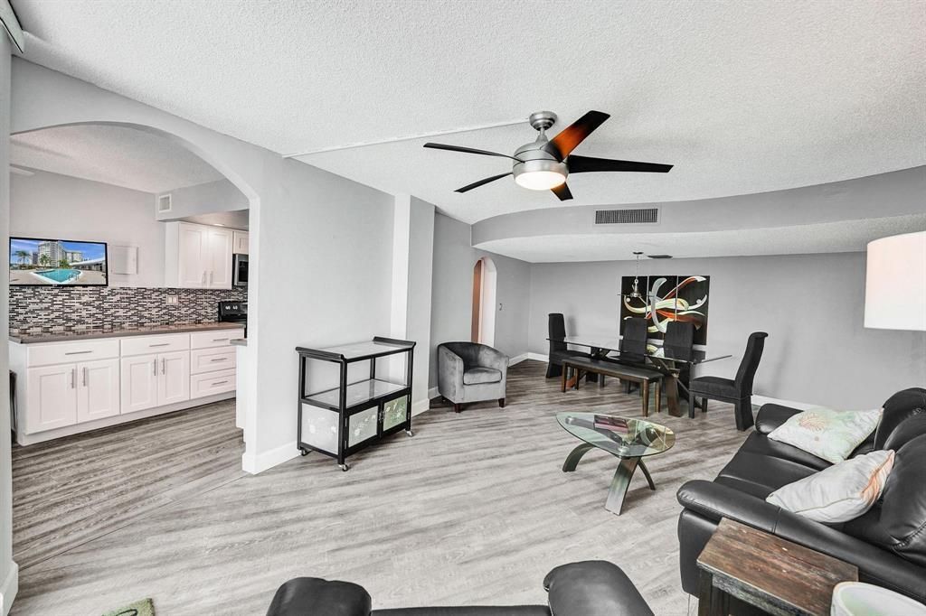 100 Golden Isles Drive, Unit 815, Hallandale Beach, FL 33009 Photo