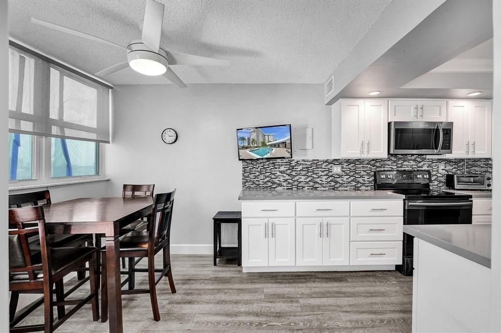 100 Golden Isles Drive, Unit 815, Hallandale Beach, FL 33009 Photo