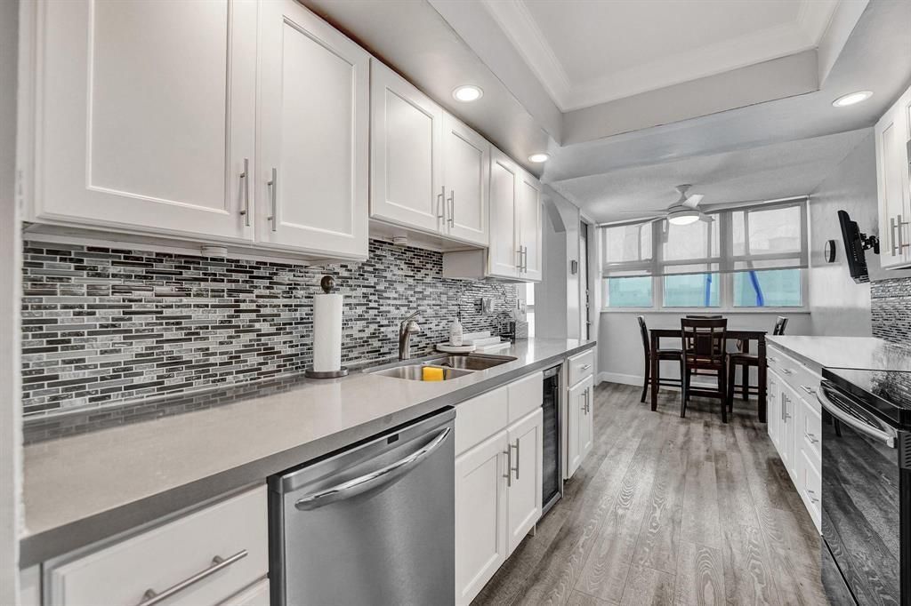 100 Golden Isles Drive, Unit 815, Hallandale Beach, FL 33009 Photo