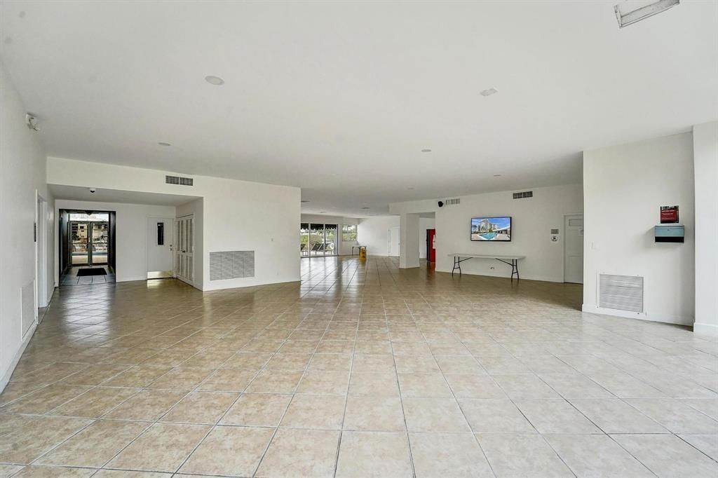 100 Golden Isles Drive, Unit 815, Hallandale Beach, FL 33009 Photo