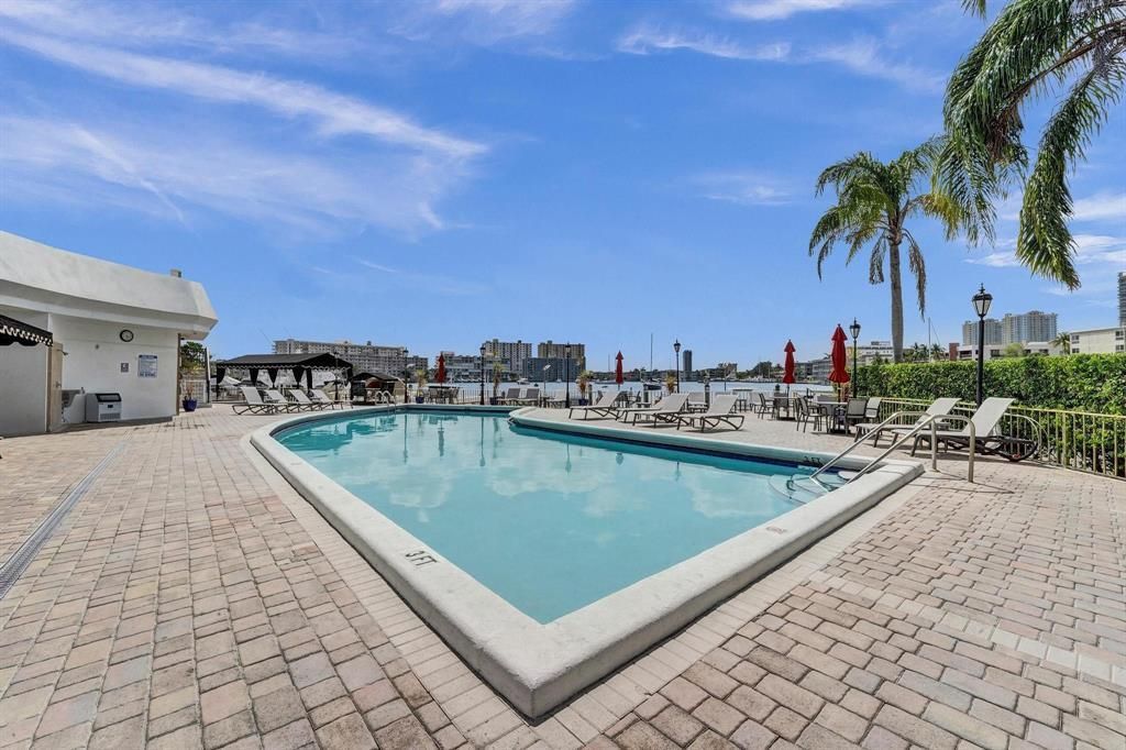 100 Golden Isles Drive, Unit 815, Hallandale Beach, FL 33009 Photo