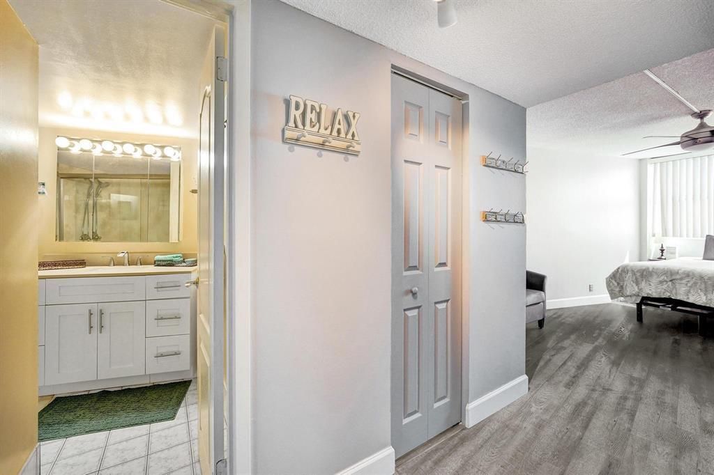 100 Golden Isles Drive, Unit 815, Hallandale Beach, FL 33009 Photo