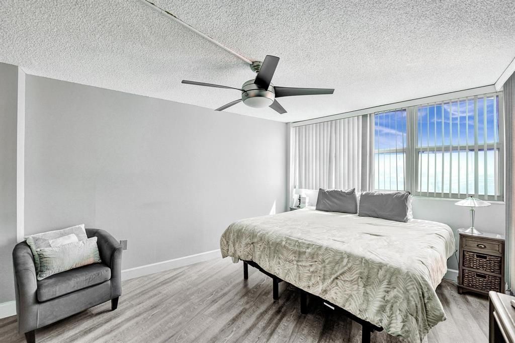 100 Golden Isles Drive, Unit 815, Hallandale Beach, FL 33009 Photo
