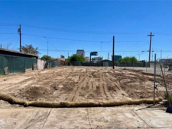 217 Madison Avenue , Las Vegas, NV 89106