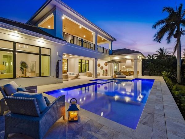 529 Neapolitan WAY, NAPLES, FL 34103