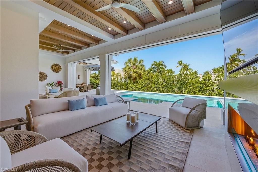 529 Neapolitan Way, Naples, FL 34103 Photo