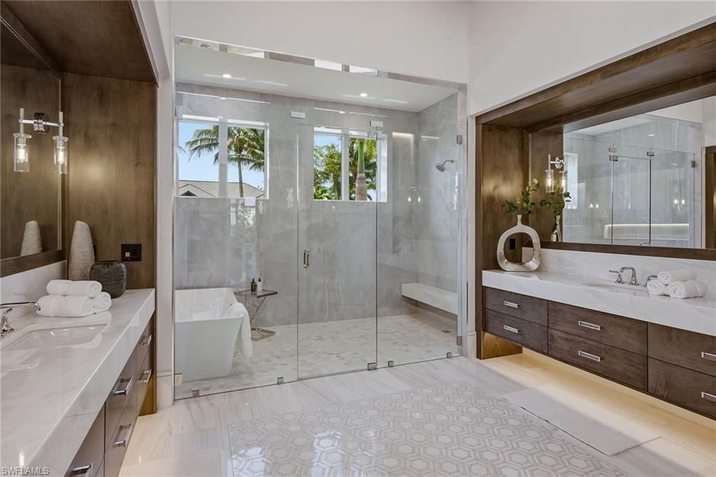 529 Neapolitan Way, Naples, FL 34103 Photo