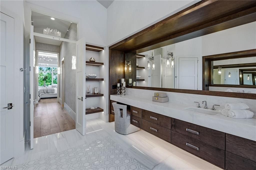 529 Neapolitan Way, Naples, FL 34103 Photo