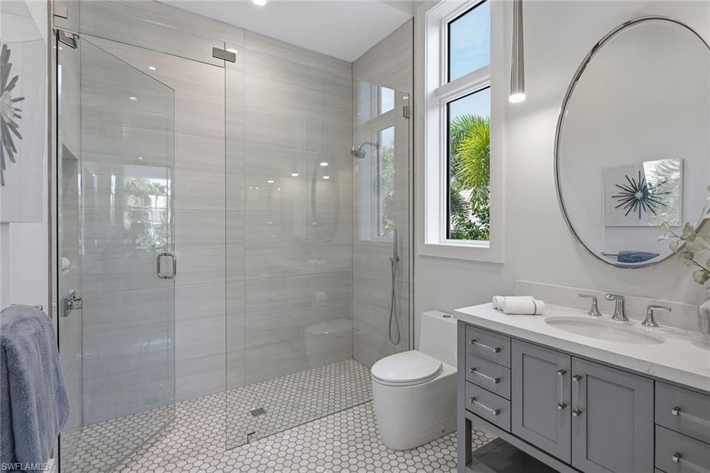 529 Neapolitan Way, Naples, FL 34103 Photo