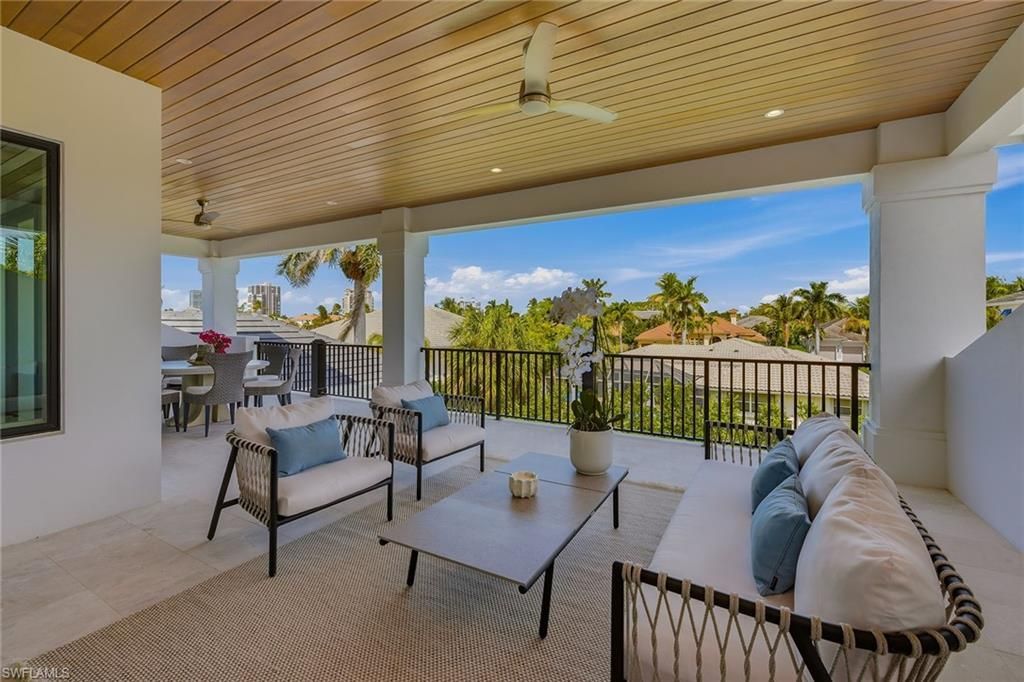 529 Neapolitan Way, Naples, FL 34103 Photo