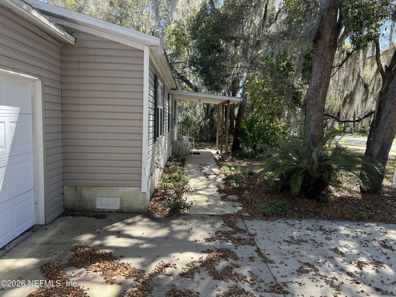 223 Oak Ridge Drive, Welaka, FL 32193 Photo