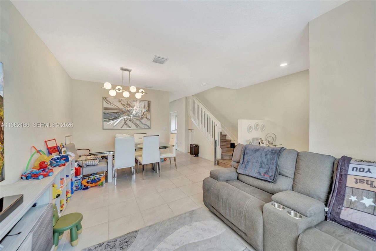 11295 W 34th Way , Hialeah Gardens, FL 33018 Photo