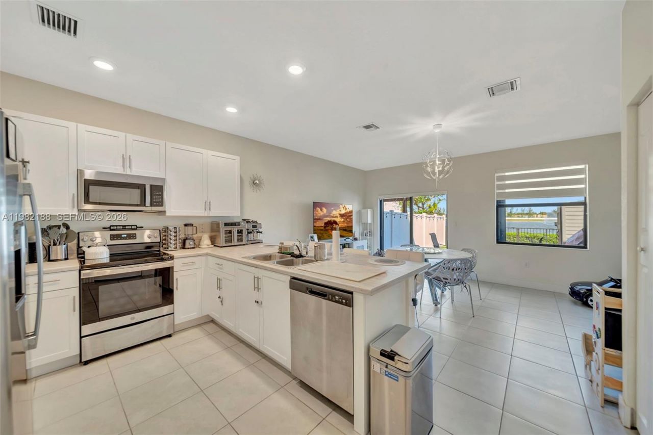 11295 W 34th Way , Hialeah Gardens, FL 33018 Photo