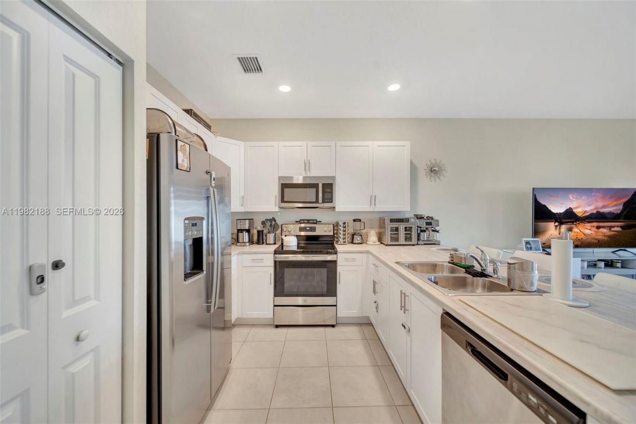 11295 W 34th Way , Hialeah Gardens, FL 33018 Photo