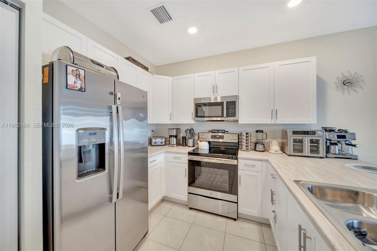 11295 W 34th Way , Hialeah Gardens, FL 33018 Photo