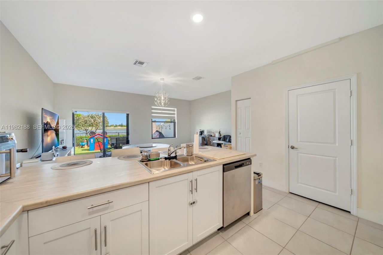 11295 W 34th Way , Hialeah Gardens, FL 33018 Photo